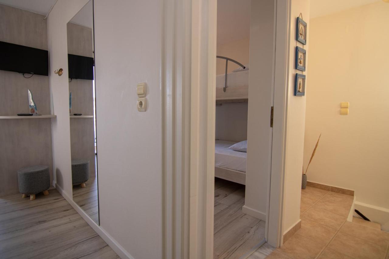 The Island House - Family Size Apt - Overlooking The Aegean - 3 Steps From The Beach Mókhlos Ngoại thất bức ảnh