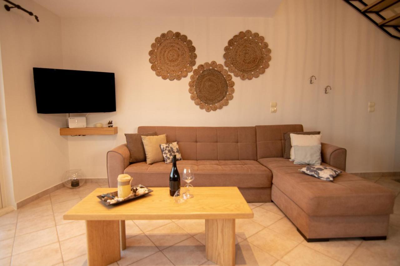 The Island House - Family Size Apt - Overlooking The Aegean - 3 Steps From The Beach Mókhlos Ngoại thất bức ảnh