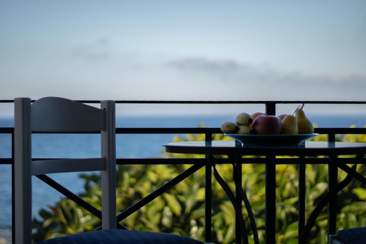 The Island House - Family Size Apt - Overlooking The Aegean - 3 Steps From The Beach Mókhlos Ngoại thất bức ảnh