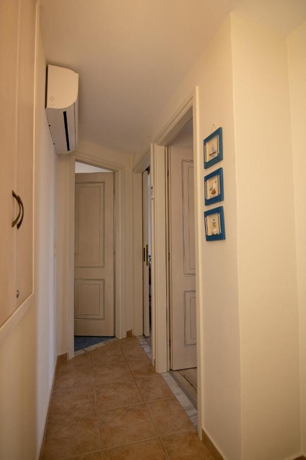 The Island House - Family Size Apt - Overlooking The Aegean - 3 Steps From The Beach Mókhlos Ngoại thất bức ảnh