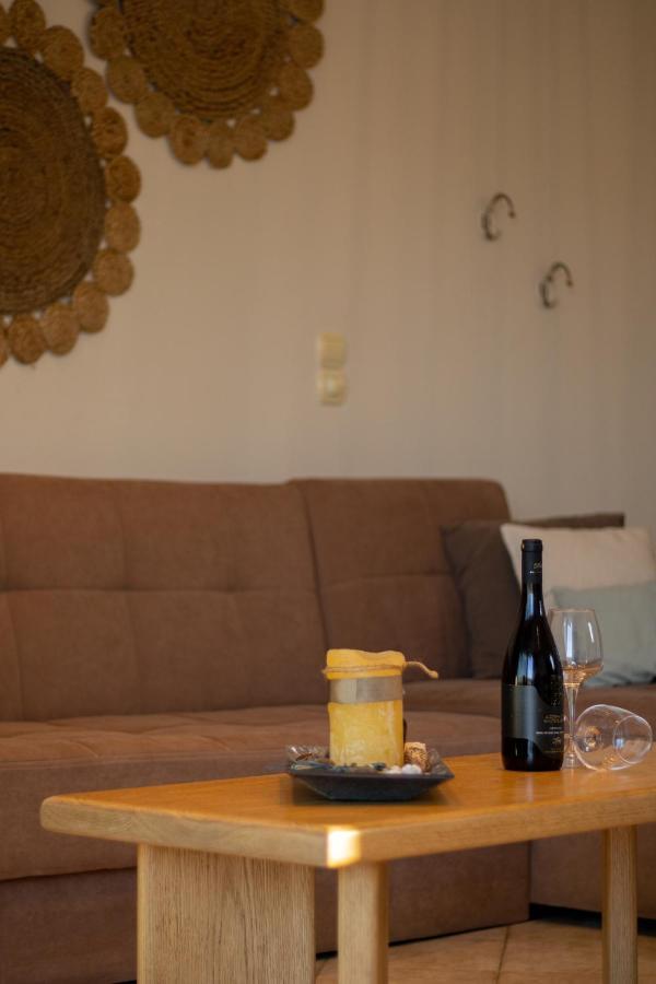 The Island House - Family Size Apt - Overlooking The Aegean - 3 Steps From The Beach Mókhlos Ngoại thất bức ảnh