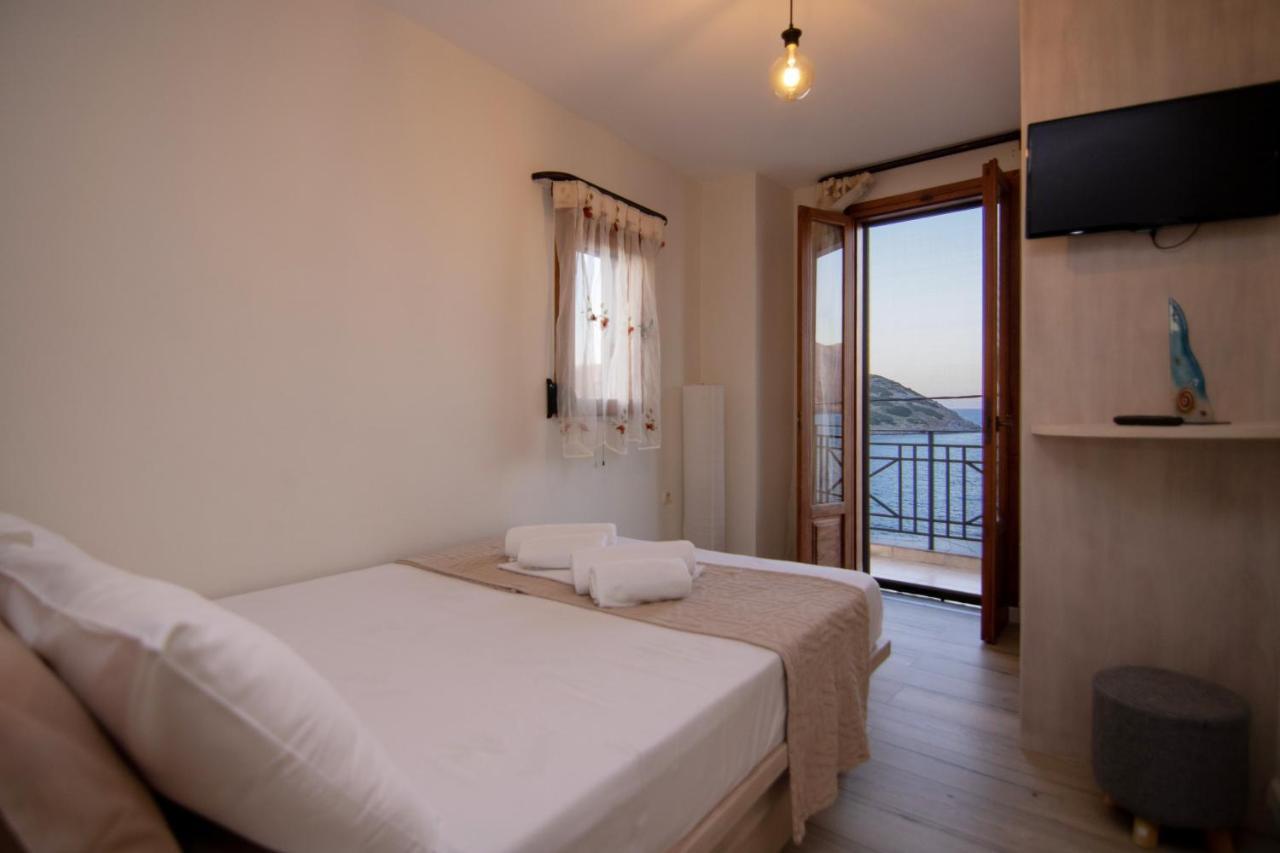 The Island House - Family Size Apt - Overlooking The Aegean - 3 Steps From The Beach Mókhlos Ngoại thất bức ảnh